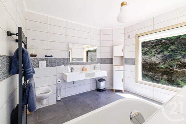 Maison à vendre  5 pièces - 217 m 2   CONTES  - 06