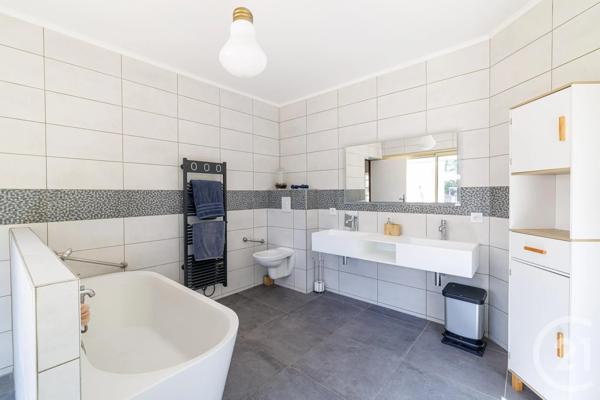 Maison à vendre  5 pièces - 217 m 2   CONTES  - 06