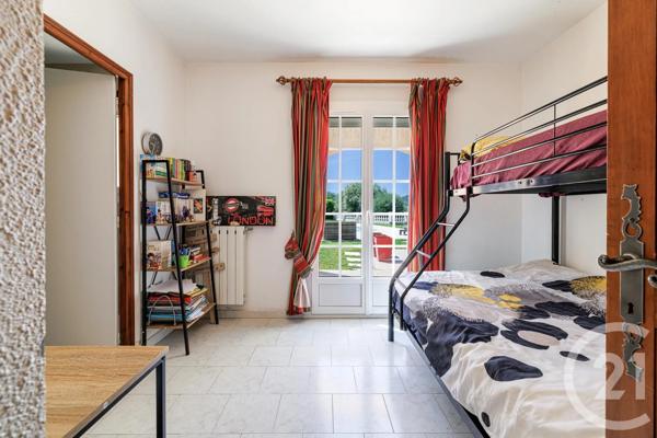 Maison à vendre  5 pièces - 217 m 2   CONTES  - 06