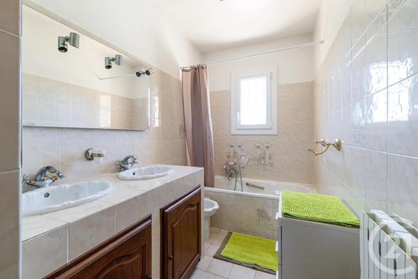 Maison à vendre  5 pièces - 217 m 2   CONTES  - 06