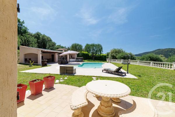 Maison à vendre  5 pièces - 217 m 2   CONTES  - 06