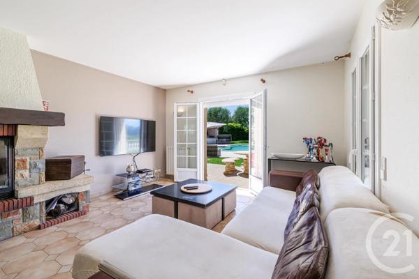 Maison à vendre  5 pièces - 217 m 2   CONTES  - 06
