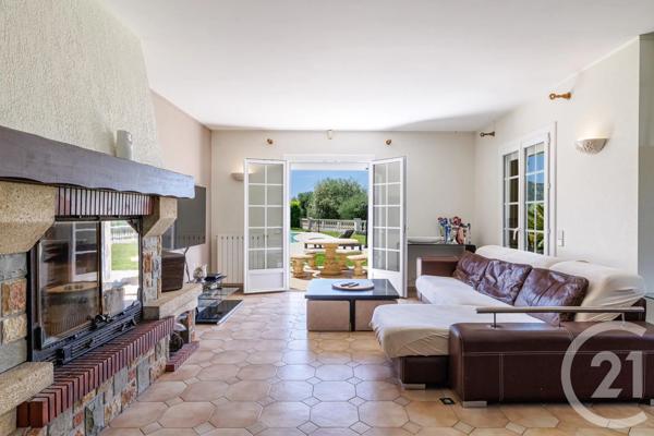Maison à vendre  5 pièces - 217 m 2   CONTES  - 06