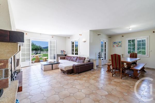 Maison à vendre  5 pièces - 217 m 2   CONTES  - 06