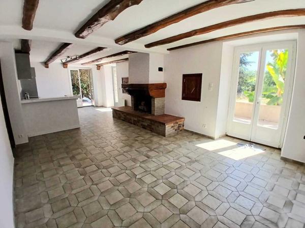 APPARTEMENT RDC AVEC TERRASSE ET 700 M2 DE TERRAIN