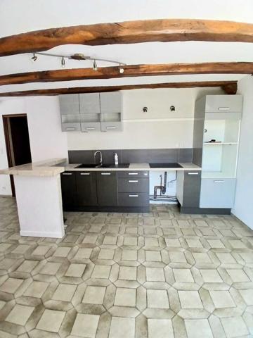 APPARTEMENT RDC AVEC TERRASSE ET 700 M2 DE TERRAIN