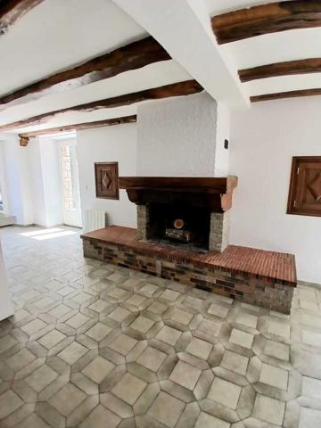 APPARTEMENT RDC AVEC TERRASSE ET 700 M2 DE TERRAIN