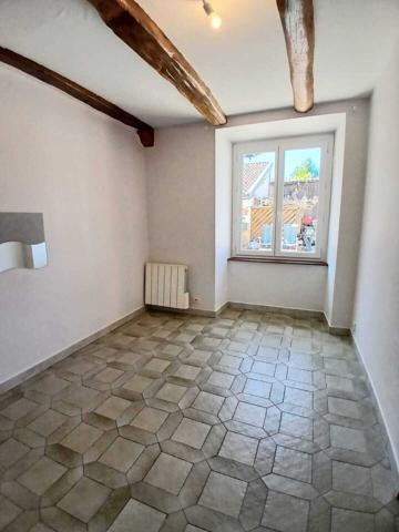 APPARTEMENT RDC AVEC TERRASSE ET 700 M2 DE TERRAIN