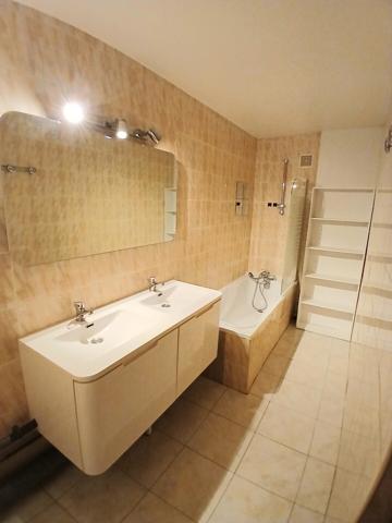 APPARTEMENT RDC AVEC TERRASSE ET 700 M2 DE TERRAIN