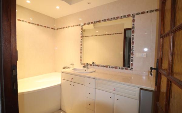 Maison à vendre    5 pièces • 168 m2 Aubagne