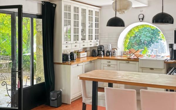 Maison à vendre    7 pièces •  Belvézet