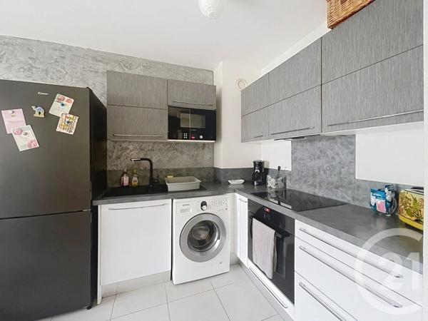 Appartement F2 à vendre  2 pièces - 39 m 2   VALLAURIS  - 06
