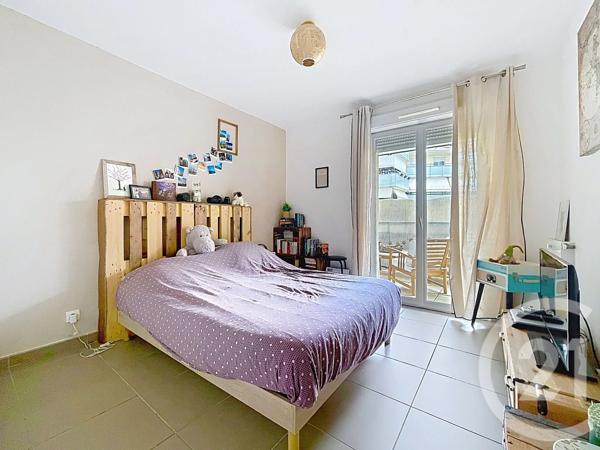 Appartement F2 à vendre  2 pièces - 39 m 2   VALLAURIS  - 06