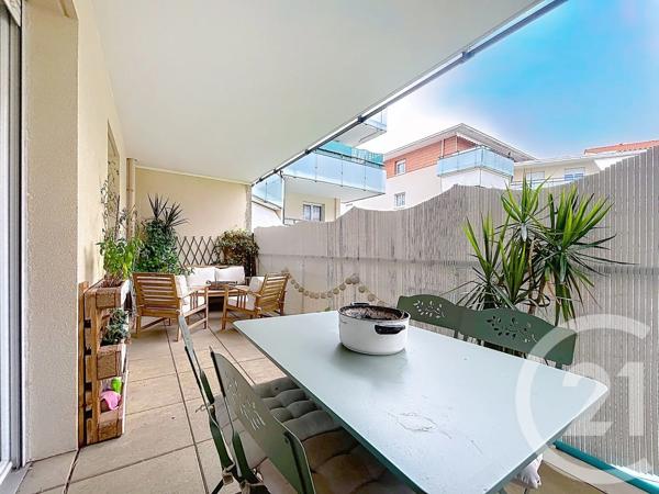 Appartement F2 à vendre  2 pièces - 39 m 2   VALLAURIS  - 06