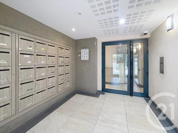Appartement F2 à vendre  2 pièces - 39 m 2   VALLAURIS  - 06