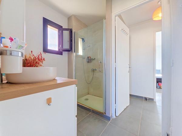 Appartement
         3 pièces
        - 63 m² 274 000 € *