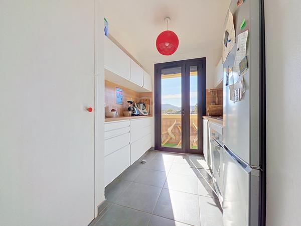 Appartement
         3 pièces
        - 63 m² 274 000 € *