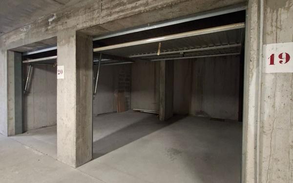 Stationnement à louer