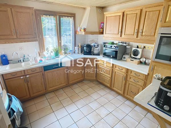 MAISON S/S SOL 3 CHAMBRES TERRAIN 780M² PROCHE CENTRE VILLE