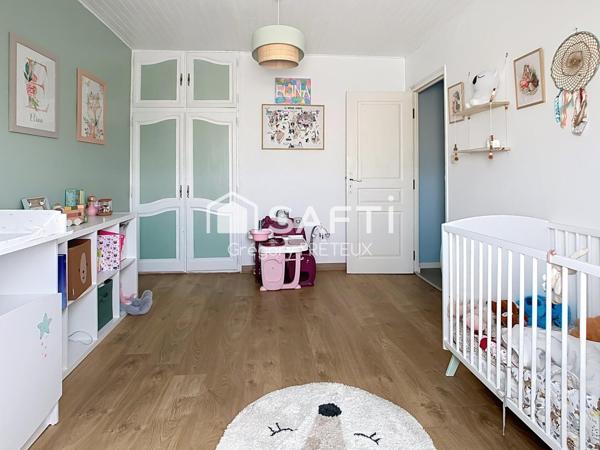 MAISON S/S SOL 3 CHAMBRES TERRAIN 780M² PROCHE CENTRE VILLE