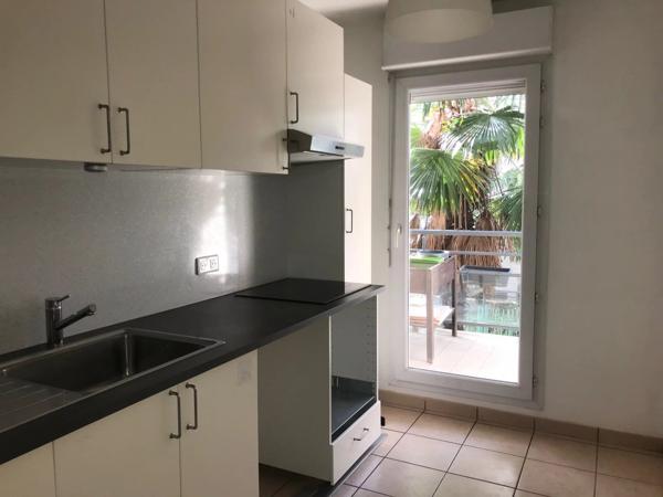 Location                                                      Appartement
                        
                     3 pièces                      67 m2                     à Les Lilas