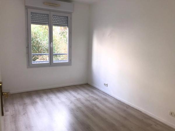 Location                                                      Appartement
                        
                     3 pièces                      67 m2                     à Les Lilas