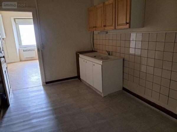 Immeuble à vendre à Saint-Georges dans le Cantal (15100), ref : 044/1095