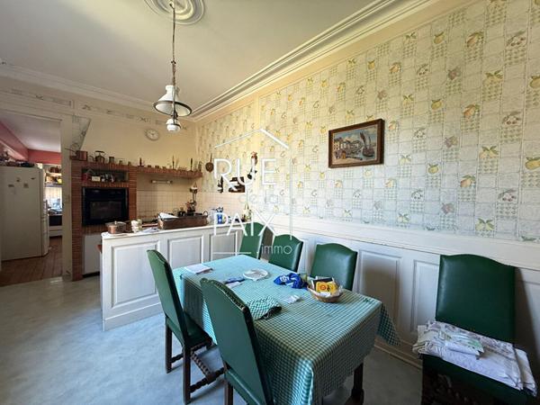 86200 LOUDUN Maison Loudun 8 pièce(s) 225 m2