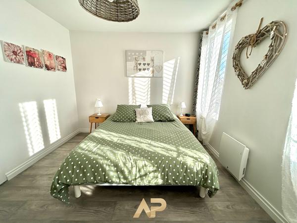 Centre-Ville - Duplex rénové - 2 chambres €299 000 ** - Référence MR645D