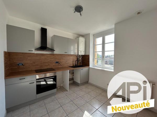 BEL APPARTEMENT T3 AVEC CAVE ENTIEREMENT RENOVE