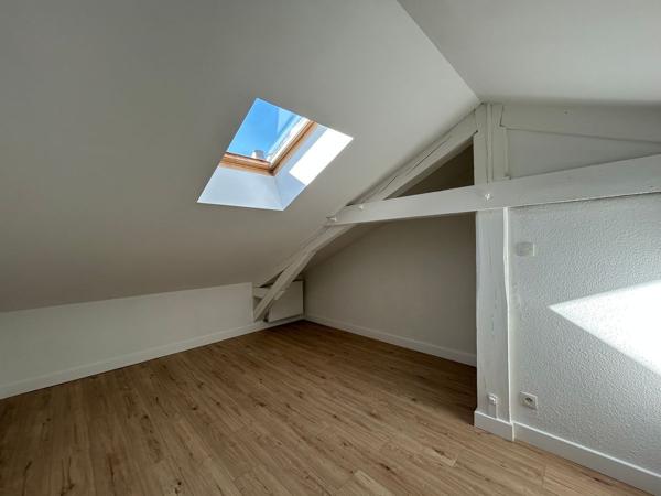 BEL APPARTEMENT T3 AVEC CAVE ENTIEREMENT RENOVE