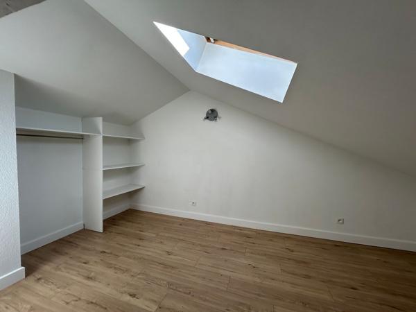 BEL APPARTEMENT T3 AVEC CAVE ENTIEREMENT RENOVE