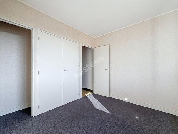 Nantes Bourgeonnière : A VENDRE, Appartement T3 au 3ème et dernier étage, 2 chambres, balcon, cave et parking. Prévoir rafraichissement.
