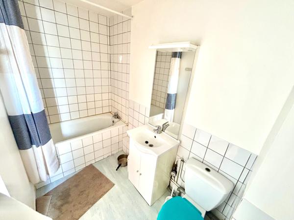 Studio
                                                                                                                                                                                                                                                                                                                        1 pièce(s)                                                                                                                                                                                                                                                                                                                              19  m²