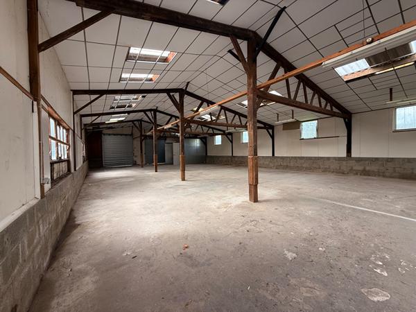 A VENDRE OU A LOUER - local d'activité , Saint cenere