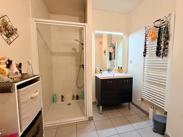 Beaujoire -  Au coeur d'une copropriété récente, appartement T2 s'ouvrant sur une grande terrasse. Parking en sous sol.