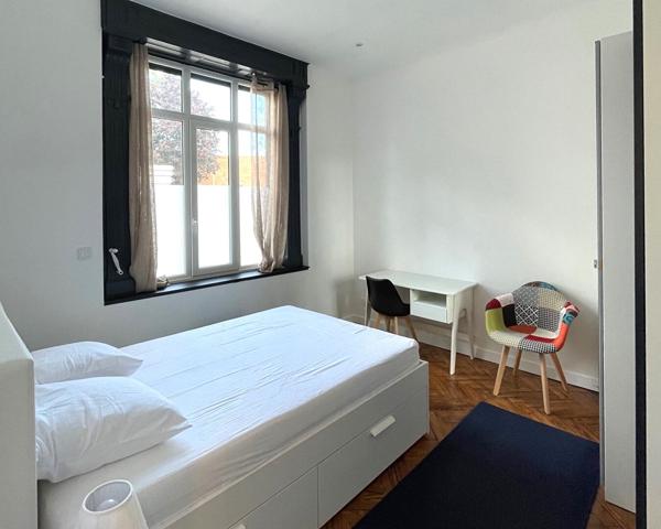 Tourcoing Blanche Porte, Maison bourgeoise semi individuelle de 150 m² avec 5 chambres, 4 salles de bains, 4 WC, un appartement de type 3 indépendant équipé cadastrée sur près de 400 m² de terrain Tourcoing