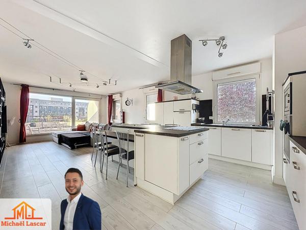 Appartement lumineux avec terrasse et parkings – Bollée