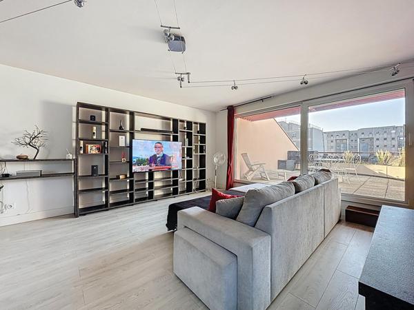 Appartement lumineux avec terrasse et parkings – Bollée