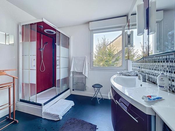 Appartement lumineux avec terrasse et parkings – Bollée