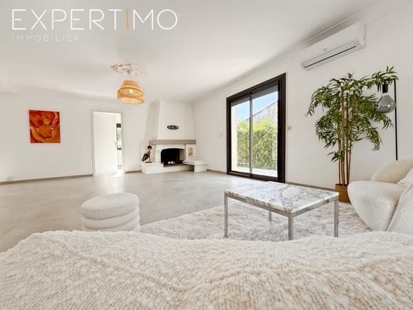 Saturargues (34400) Villa de type T4 rénovée de Plain- Pied + 1 Studio + Piscine + 2 Garages