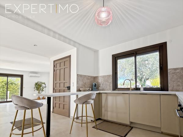 Saturargues (34400) Villa de type T4 rénovée de Plain- Pied + 1 Studio + Piscine + 2 Garages