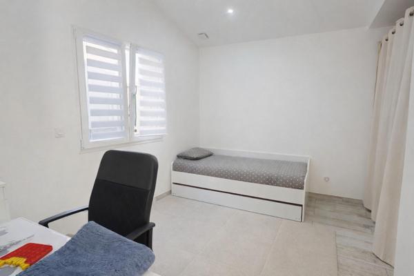 Maison récente 2023 – Plain-pied 130 m² – Piscine – Double garage – Vaulx Milieu