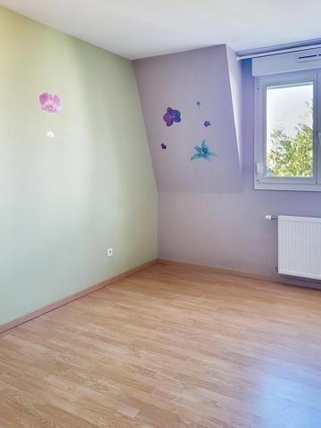 Dernier étage avec ascenseur : beau 4P de 85m2