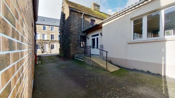 Dpt Orne (61), à vendre CARROUGES Grande maison de charme sur ancien Bar Restaurant en Normandie