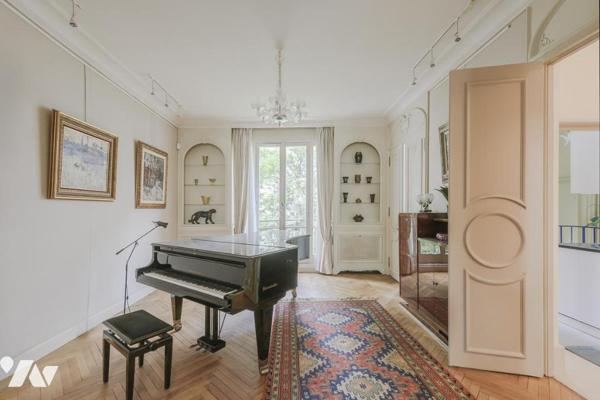 QUARTIER SAINT JAMES - SUPERBE HOTEL PARTICULIER DE 10 PIECES
