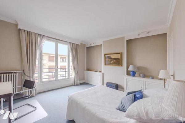 QUARTIER SAINT JAMES - SUPERBE HOTEL PARTICULIER DE 10 PIECES