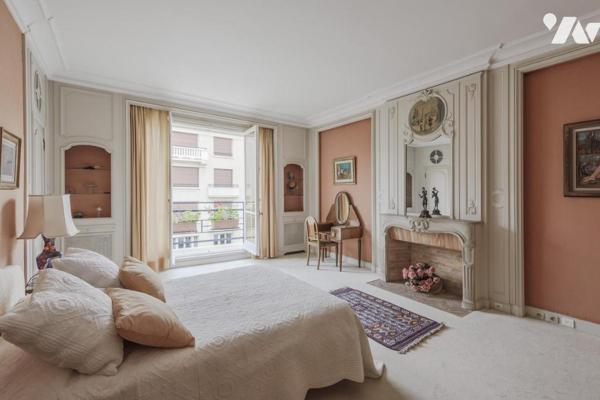 QUARTIER SAINT JAMES - SUPERBE HOTEL PARTICULIER DE 10 PIECES