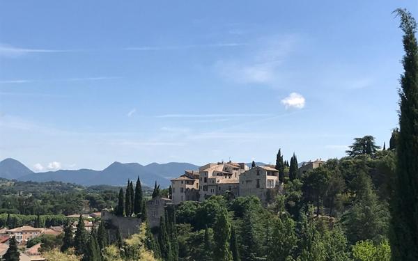 Maison à vendre    4 pièces • 243 m2 Vaison-la-Romaine