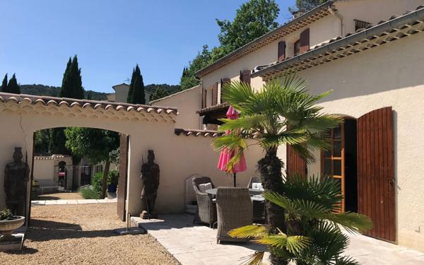 Maison à vendre    4 pièces • 243 m2 Vaison-la-Romaine